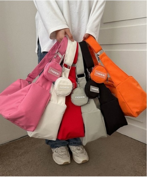 BACKYARD FAMILY(バックヤードファミリー)の「ショルダーバッグ 小銭入れ付き(ショルダーバッグ・レディース・ブラック/ミント/オレンジ/ピンク/レッド/アイボリー・FREE)」の10枚目の写真