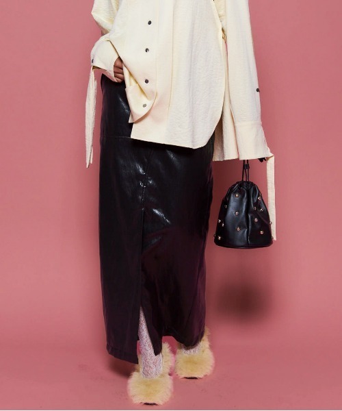 MAISON SPECIAL(メゾンスペシャル)の「Waist Cross Vegan Leather Tight Slit Skirt/ウエストクロスヴィーガンレザータイトスリットスカート(スカート・レディース・ブラック/ボルドー・36/38)」の2枚目の写真