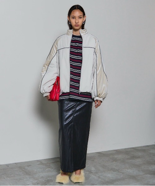MAISON SPECIAL(メゾンスペシャル)の「Waist Cross Vegan Leather Tight Slit Skirt/ウエストクロスヴィーガンレザータイトスリットスカート(スカート・レディース・ブラック/ボルドー・36/38)」の4枚目の写真