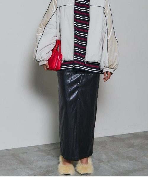 MAISON SPECIAL(メゾンスペシャル)の「Waist Cross Vegan Leather Tight Slit Skirt/ウエストクロスヴィーガンレザータイトスリットスカート(スカート・レディース・ブラック/ボルドー・36/38)」の6枚目の写真