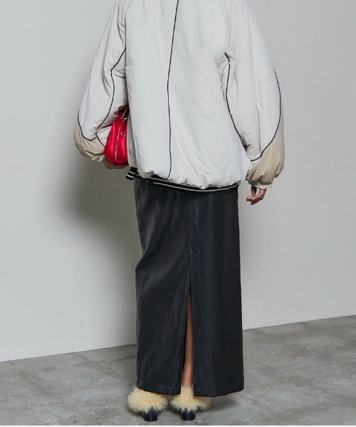 MAISON SPECIAL(メゾンスペシャル)の「Waist Cross Vegan Leather Tight Slit Skirt/ウエストクロスヴィーガンレザータイトスリットスカート(スカート・レディース・ブラック/ボルドー・36/38)」の8枚目の写真