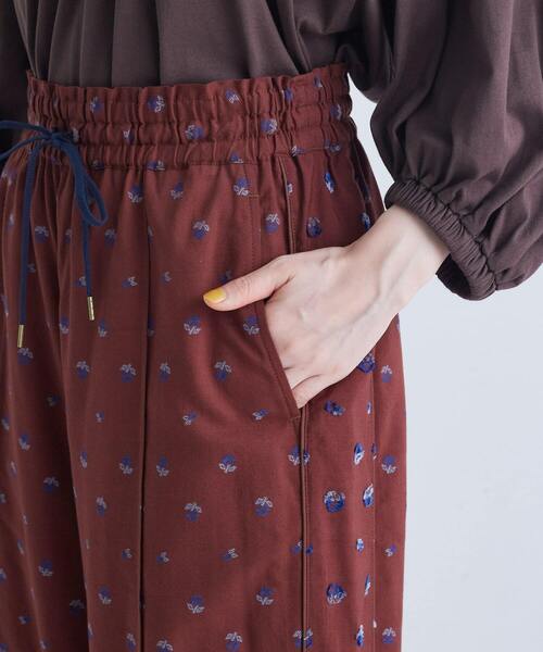 conges payes ADIEU TRISTESSE（コンジェ ペイエ アデュートリステス）の「フラワーカットジャカードパンツ（その他パンツ・レディース・グレー系その他/ブラウン系その他・38）」の16枚目の写真