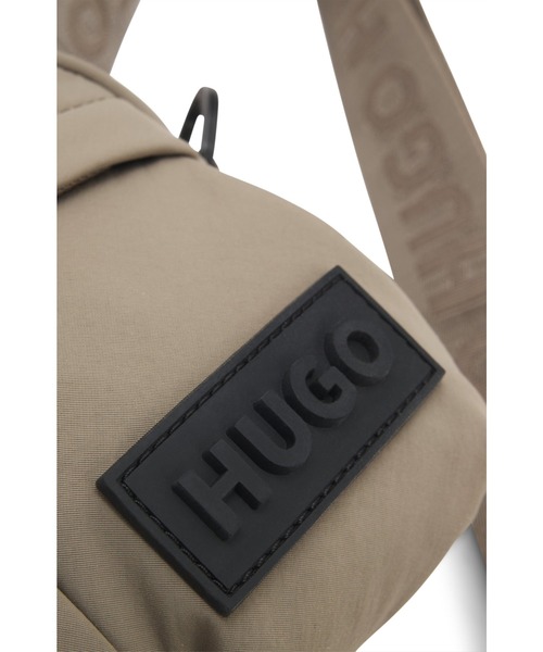 HUGO(ヒューゴ)の「クロスボディバッグ 3Dラバーロゴパッチ(ショルダーバッグ・メンズ・グレー・ONESIZE)」の3枚目の写真