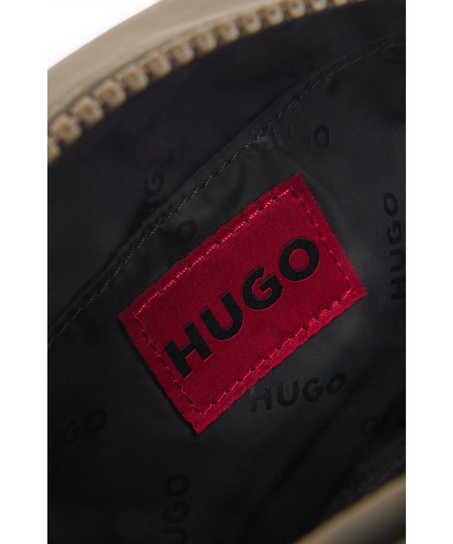HUGO(ヒューゴ)の「クロスボディバッグ 3Dラバーロゴパッチ(ショルダーバッグ・メンズ・グレー・ONESIZE)」の4枚目の写真