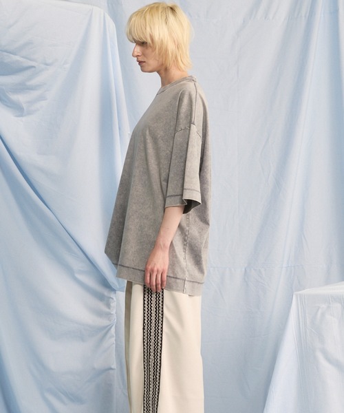 MAISON SPECIAL(メゾンスペシャル)の「《UNISEX》Extremely Cool Fade Smooth Prime-Over Crew Neck T-Shirt/超冷感フェードスムースプライムオーバークルーネックTシャツ【MAISON SPECIAL/メゾンスペシャル】(Tシャツ/カットソー・メンズ・チャコールグレー/グレー・2/1/0)」の14枚目の写真