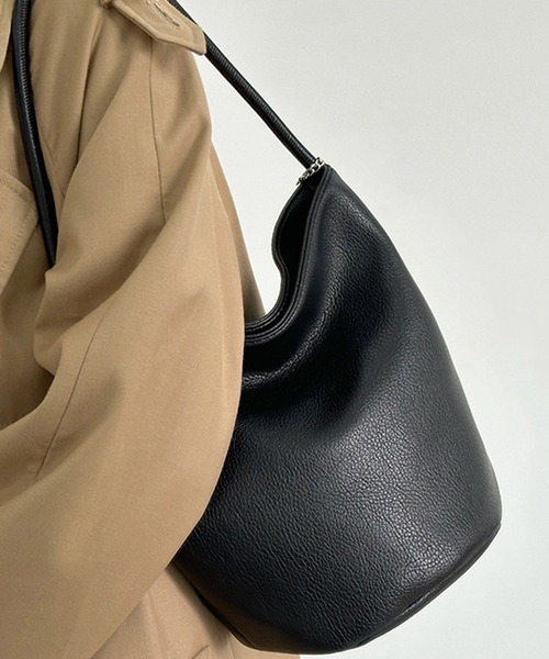 SANSeLF（サンセルフ）の「【SANSeLF】 バケツフォルムハンドバッグ ワンショルダー仕様  ミニマルユース saa25a041（ショルダーバッグ・レディース・ホワイト/ブラック/ライトブラウン・FREE）」の7枚目の写真