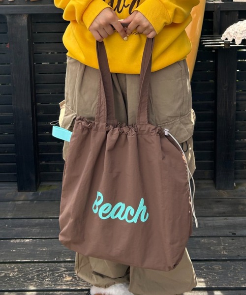 Loco Ocean（ロコオーシャン）の「Beachロゴ入りナイロントートバッグ（トートバッグ・レディース・マスタード/ブラウン・ONE SIZE）」の3枚目の写真