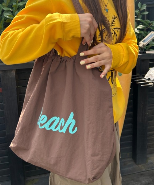Loco Ocean（ロコオーシャン）の「Beachロゴ入りナイロントートバッグ（トートバッグ・レディース・マスタード/ブラウン・ONE SIZE）」の6枚目の写真