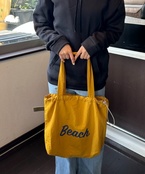 Loco Ocean（ロコオーシャン）の「Beachロゴ入りナイロントートバッグ（トートバッグ・レディース・マスタード/ブラウン・ONE SIZE）」の9枚目の写真