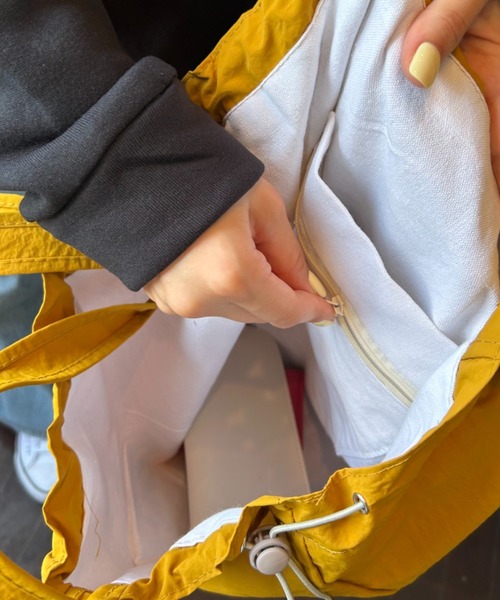 Loco Ocean（ロコオーシャン）の「Beachロゴ入りナイロントートバッグ（トートバッグ・レディース・マスタード/ブラウン・ONE SIZE）」の11枚目の写真