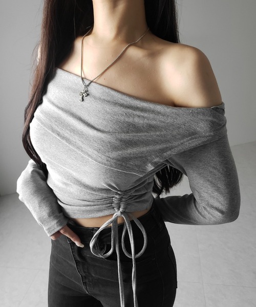me+em select(ミームセレクト)の「※※シャーリングリボンショートオフショルカットソートップス / shirring ribbon short off shoulder cutsew tops(Tシャツ/カットソー・レディース・ブラック/グレー/ホワイト・FREE)」の2枚目の写真