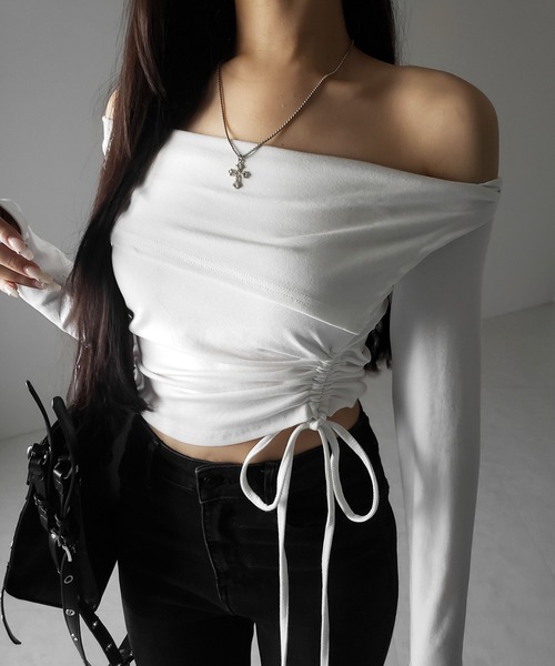 me+em select(ミームセレクト)の「※※シャーリングリボンショートオフショルカットソートップス / shirring ribbon short off shoulder cutsew tops(Tシャツ/カットソー・レディース・ブラック/グレー/ホワイト・FREE)」の1枚目の写真