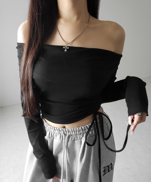 me+em select(ミームセレクト)の「※※シャーリングリボンショートオフショルカットソートップス / shirring ribbon short off shoulder cutsew tops(Tシャツ/カットソー・レディース・ブラック/グレー/ホワイト・FREE)」の3枚目の写真