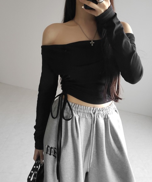 me+em select(ミームセレクト)の「※※シャーリングリボンショートオフショルカットソートップス / shirring ribbon short off shoulder cutsew tops(Tシャツ/カットソー・レディース・ブラック/グレー/ホワイト・FREE)」の21枚目の写真