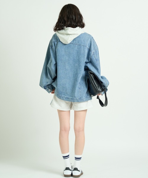 A.D.C.L.(エーディーシーエル)の「フード付き オーバーサイズ ビックシルエット デニムジャケット(Gジャン)(デニムジャケット・レディース・ブルー/ネイビー・M/L)」の19枚目の写真