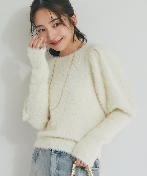 La boutique BonBon（ラブティックボンボン）の「【最強モテニット】お花スパンコールラメフェザーニット（ニット/セーター・レディース・グレイッシュベージュ/ピンク/オフホワイト・FREE）」の2枚目の写真