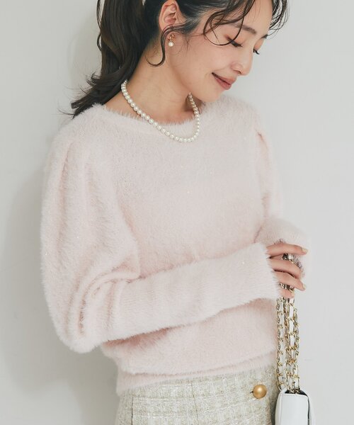 La boutique BonBon（ラブティックボンボン）の「【最強モテニット】お花スパンコールラメフェザーニット（ニット/セーター・レディース・グレイッシュベージュ/ピンク/オフホワイト・FREE）」の3枚目の写真