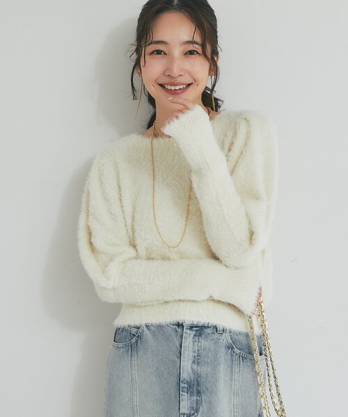 La boutique BonBon（ラブティックボンボン）の「【最強モテニット】お花スパンコールラメフェザーニット（ニット/セーター・レディース・グレイッシュベージュ/ピンク/オフホワイト・FREE）」の4枚目の写真