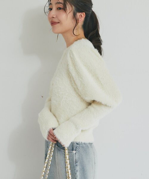 La boutique BonBon（ラブティックボンボン）の「【最強モテニット】お花スパンコールラメフェザーニット（ニット/セーター・レディース・グレイッシュベージュ/ピンク/オフホワイト・FREE）」の5枚目の写真