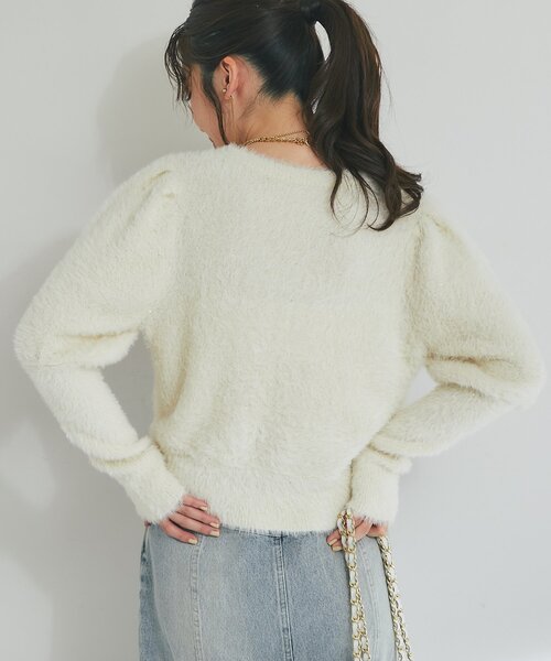 La boutique BonBon（ラブティックボンボン）の「【最強モテニット】お花スパンコールラメフェザーニット（ニット/セーター・レディース・グレイッシュベージュ/ピンク/オフホワイト・FREE）」の6枚目の写真