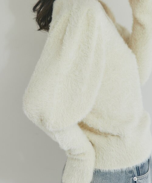 La boutique BonBon（ラブティックボンボン）の「【最強モテニット】お花スパンコールラメフェザーニット（ニット/セーター・レディース・グレイッシュベージュ/ピンク/オフホワイト・FREE）」の8枚目の写真