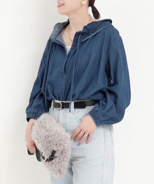 MICO COULIER（ミコクリエ）の「ライトデニムフリルブラウス（シャツ/ブラウス・レディース・ブルー/サックスブルー・38）」の5枚目の写真