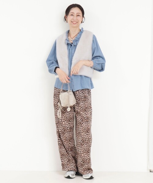 MICO COULIER（ミコクリエ）の「ライトデニムフリルブラウス（シャツ/ブラウス・レディース・ブルー/サックスブルー・38）」の9枚目の写真