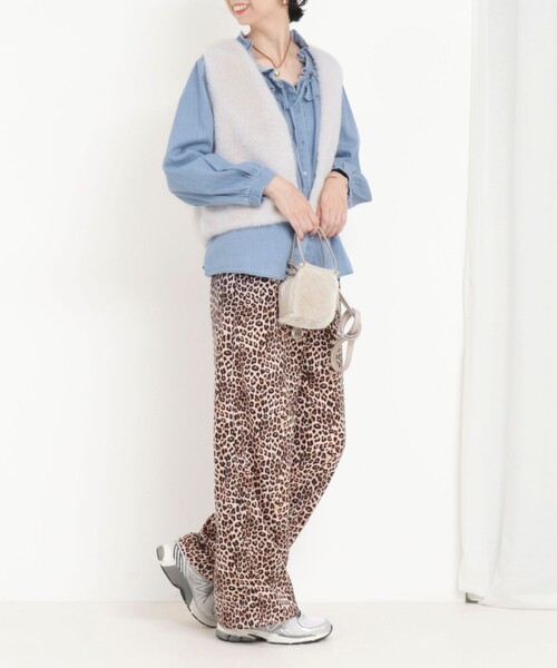 MICO COULIER（ミコクリエ）の「ライトデニムフリルブラウス（シャツ/ブラウス・レディース・ブルー/サックスブルー・38）」の10枚目の写真