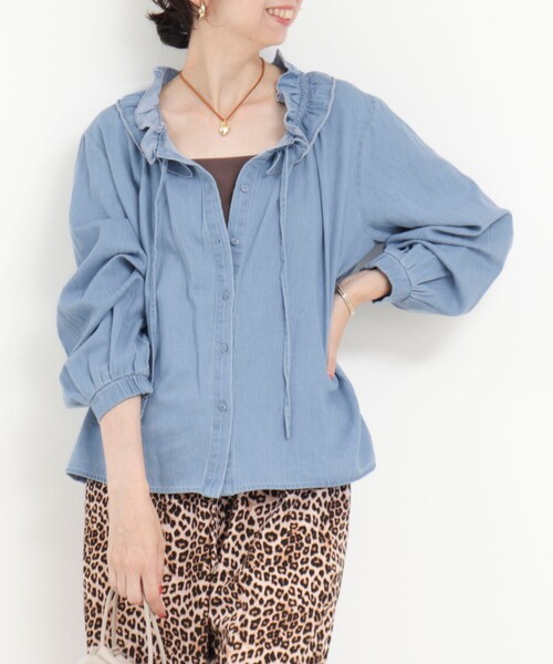 MICO COULIER（ミコクリエ）の「ライトデニムフリルブラウス（シャツ/ブラウス・レディース・ブルー/サックスブルー・38）」の11枚目の写真