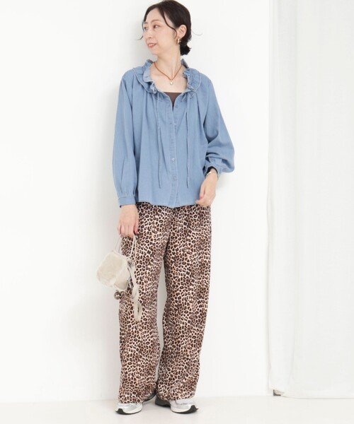 MICO COULIER（ミコクリエ）の「ライトデニムフリルブラウス（シャツ/ブラウス・レディース・ブルー/サックスブルー・38）」の12枚目の写真