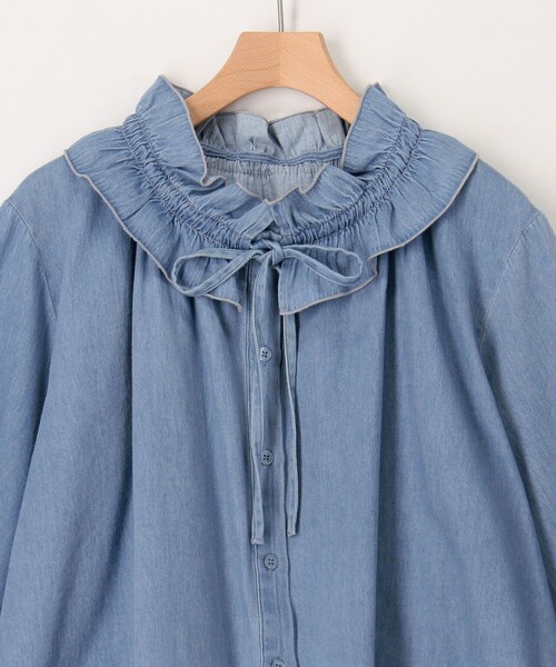MICO COULIER（ミコクリエ）の「ライトデニムフリルブラウス（シャツ/ブラウス・レディース・ブルー/サックスブルー・38）」の18枚目の写真