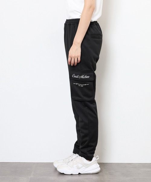 CECIL McBEE(セシルマクビー)の「MESSAGE CARGO PANTS ロゴ刺繍 テーパードカーゴパンツ(その他パンツ・レディース・ブラック・1(S)/2(M))」の7枚目の写真