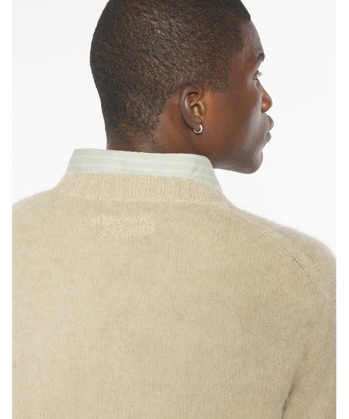 Maison Kitsune（メゾンキツネ）の「BRUSHED MOHAIR COMFORT JUMPER（ニット/セーター・メンズ・ベージュ・XS/S/M/L/XL）」の3枚目の写真