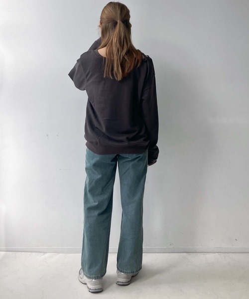 AS KNOW AS plus（アズノゥアズプラス）の「♪2WAY リボン ロゴスウェットプルオーバー（ボートネック・ワンショルダー）（スウェット・レディース・チャコールグレー/オートミール/カモフラージュ/グリーン系/グレー系/アイボリー系/レッド系・FREE）」の20枚目の写真