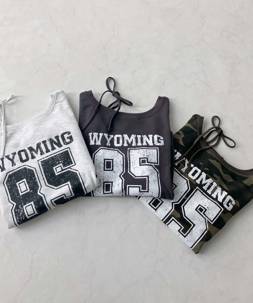 AS KNOW AS plus（アズノゥアズプラス）の「♪2WAY リボン ロゴスウェットプルオーバー（ボートネック・ワンショルダー）（スウェット・レディース・チャコールグレー/オートミール/カモフラージュ/グリーン系/グレー系/アイボリー系/レッド系・FREE）」の14枚目の写真