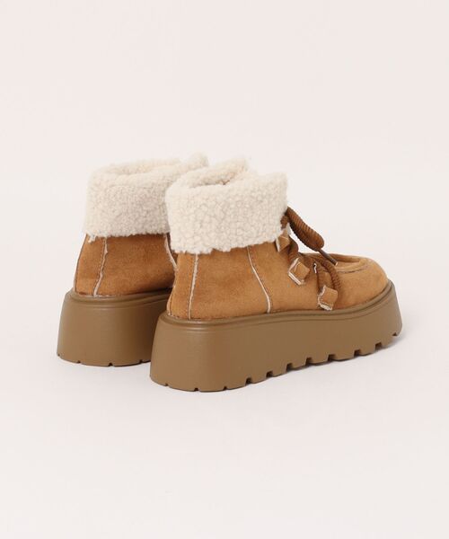 Nia(ニア)の「Nia(ニア)/バイカラー 厚底ショートボアブーツ(ブーツ・レディース・ベージュ/ブラウン・38/40/36)」の11枚目の写真