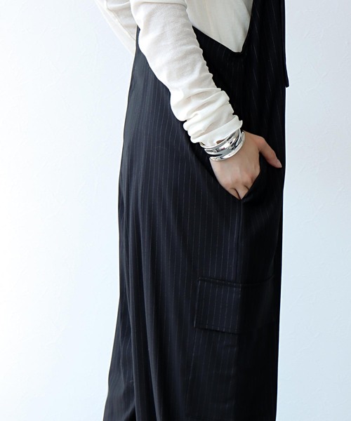 Jines（ジネス）の「ピンストライプサロペット（サロペット/オーバーオール・レディース・ブラック・38）」の5枚目の写真