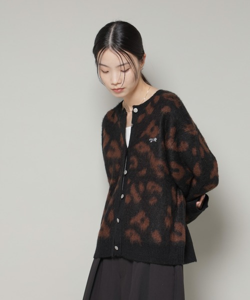 PENNEYS(ぺニーズ)の「PENNEYS別注TheFOXレオパードクルーカーディガン(ニット/セーター・レディース・ブラック/ライトグレー/チャコール・FREE)」の4枚目の写真