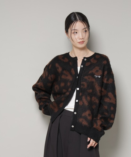 PENNEYS(ぺニーズ)の「PENNEYS別注TheFOXレオパードクルーカーディガン(ニット/セーター・レディース・ブラック/ライトグレー/チャコール・FREE)」の6枚目の写真