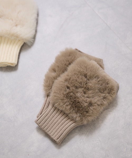 VIS（ビス）の「フィンガーレスファーアームウォーマー（手袋・レディース・キナリ/ベージュ・FREE）」の2枚目の写真