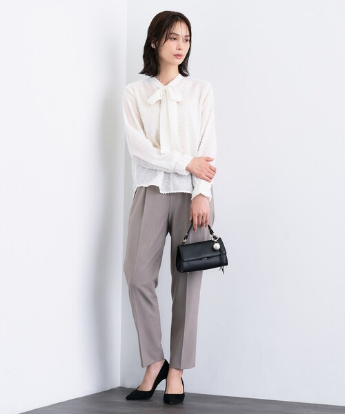 INDIVI(インディヴィ)の「【デイリー/セレモニー】フェザージャカードボウタイブラウス(シャツ/ブラウス・レディース・オフホワイト/ブラック・13/36/38/40/05/15 )」の12枚目の写真