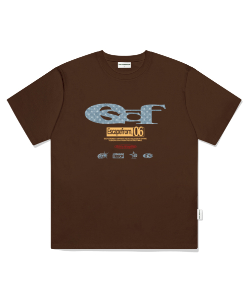 ESCAPEFROM(エスケープフロム)の「ブルースターデニム ESCFロゴコラージュプリントオーバーサイズ半袖Tシャツブラウン(Tシャツ/カットソー・レディース・その他・LARGE/SMALL/MEDIUM)」の2枚目の写真