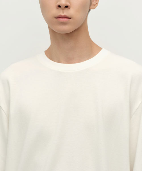 MUSINSA STANDARD（ムシンサスタンダード）の「[ヒートタンダード] クルーネック長袖Tシャツ [クリーム]（Tシャツ/カットソー・メンズ・その他・XX-LARGE/XXX-LARGE/SMALL/MEDIUM/LARGE/X-LARGE）」の4枚目の写真