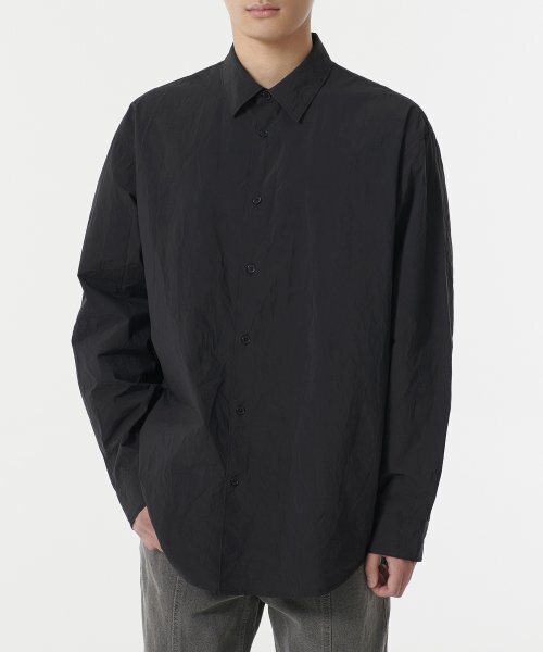 MUSINSA STANDARD（ムシンサスタンダード）の「リラックスドナイロンクリーズシャツ[ブラック]（シャツ/ブラウス・メンズ・その他・MEDIUM/LARGE/X-LARGE/XX-LARGE）」の2枚目の写真