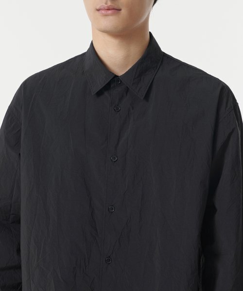 MUSINSA STANDARD（ムシンサスタンダード）の「リラックスドナイロンクリーズシャツ[ブラック]（シャツ/ブラウス・メンズ・その他・MEDIUM/LARGE/X-LARGE/XX-LARGE）」の4枚目の写真