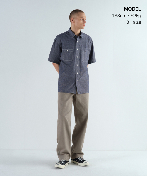 MUSINSA STANDARD（ムシンサスタンダード）の「デニムライクオフィサーパンツ [グレーシュベージュ]（スラックス・メンズ・その他・26/27/28/29/30/31/32/33/34/36/38/40/42）」の2枚目の写真