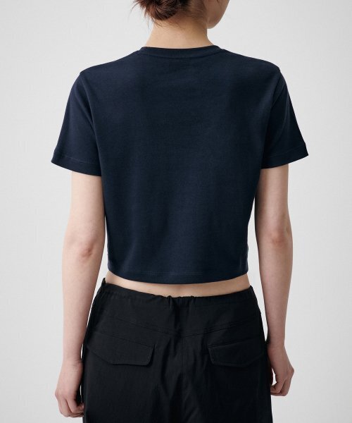 MUSINSA STANDARD WOMAN（ムシンサスタンダードウーマン）の「ウィメンズクルーネッククロップTシャツ[ダークネイビー]（Tシャツ/カットソー・レディース・その他・SMALL/MEDIUM/LARGE/X-SMALL）」の4枚目の写真