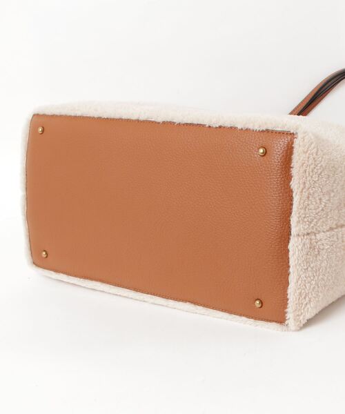 Guess（ゲス）の「VICTTORIA Large 2 In 1 Tote トートバッグ  （トートバッグ・レディース・キャメル・ONE SIZE）」の11枚目の写真