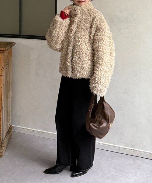 Thevon(ゼボン)の「プードルファーミドルジャケット(ブルゾン・レディース・アイボリー/ブラウン・FREE)」の6枚目の写真