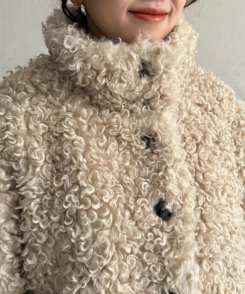 Thevon(ゼボン)の「プードルファーミドルジャケット(ブルゾン・レディース・アイボリー/ブラウン・FREE)」の9枚目の写真